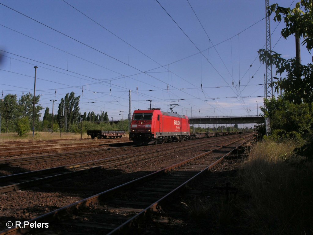 185 297-9 durchfhrt Eisenhttenstadt mit ein leeren Containerzug. 08.07.08