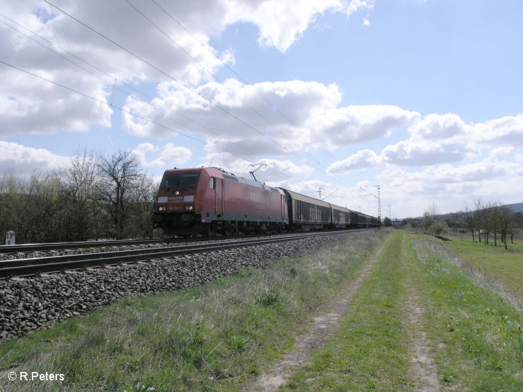 185 304-3 zieht bei Thngersheim ein gemischter Gterzug. 10.04.10