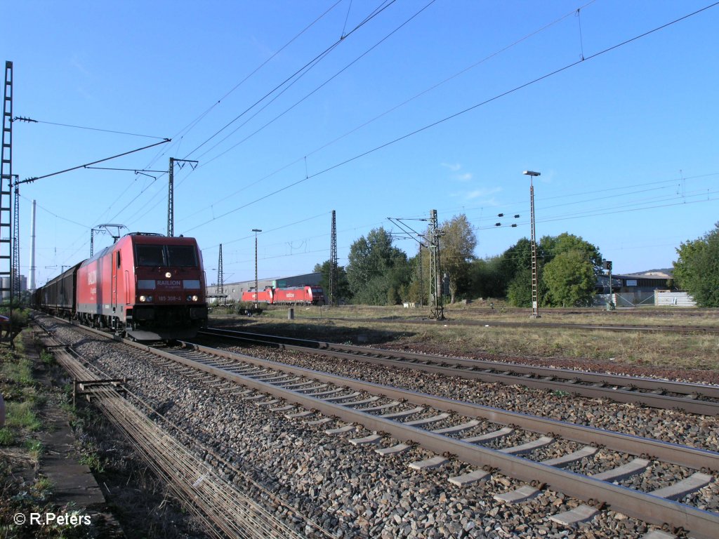 185 308-4 zieht bei Regensburg Ost ein gemischten Gterzug. 09.09.09