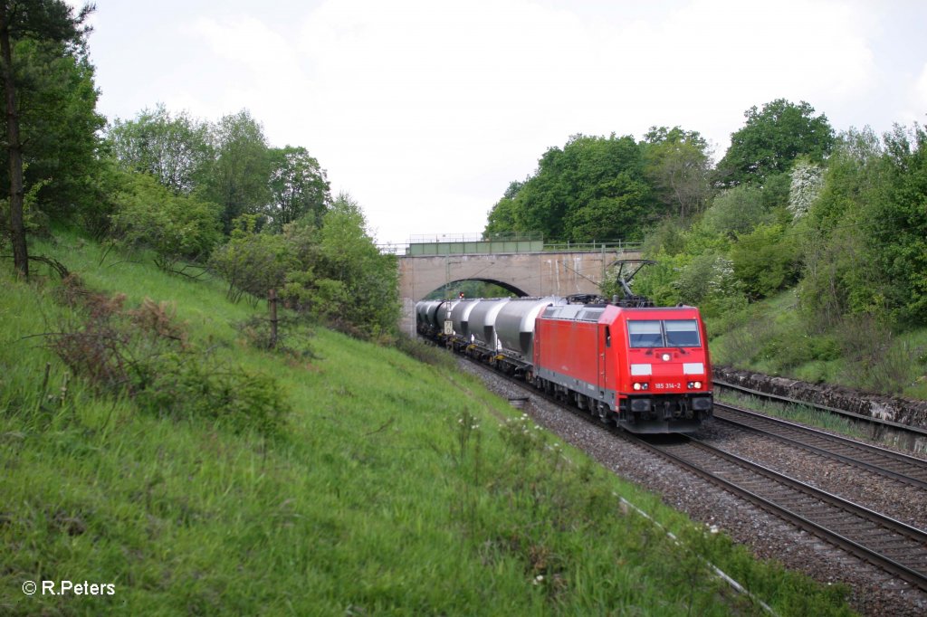 185 314-2 mit Staubbehlterzug bei Postbauer-Heng. 13.05.11