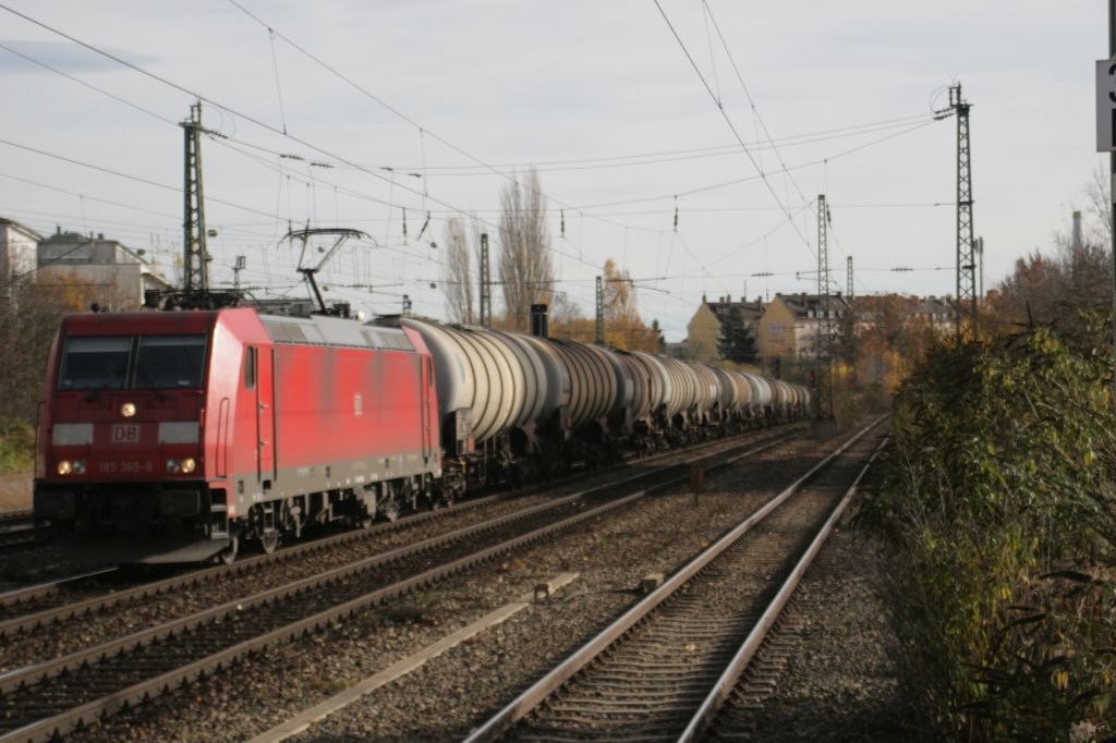 185 363-9 mit Kesselzug am Heimeranplatz in Mnchen. 04.11.10