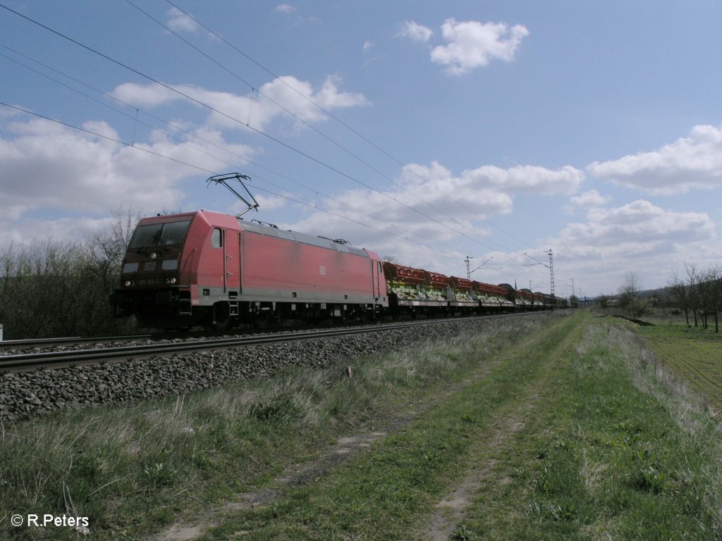 185 365-4 zieht bei Thngersheim ein gemischten Gterzug. 10.04.10