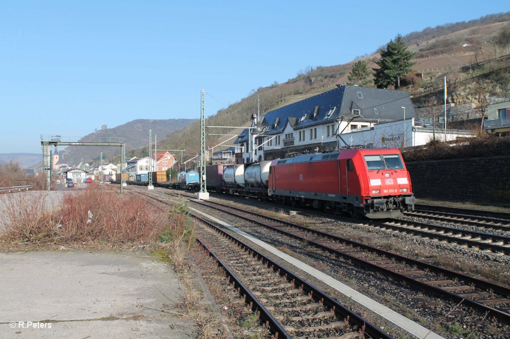 185 372-0 mit gemischten Gterzug in Lorch am Rhein. 05.03.13