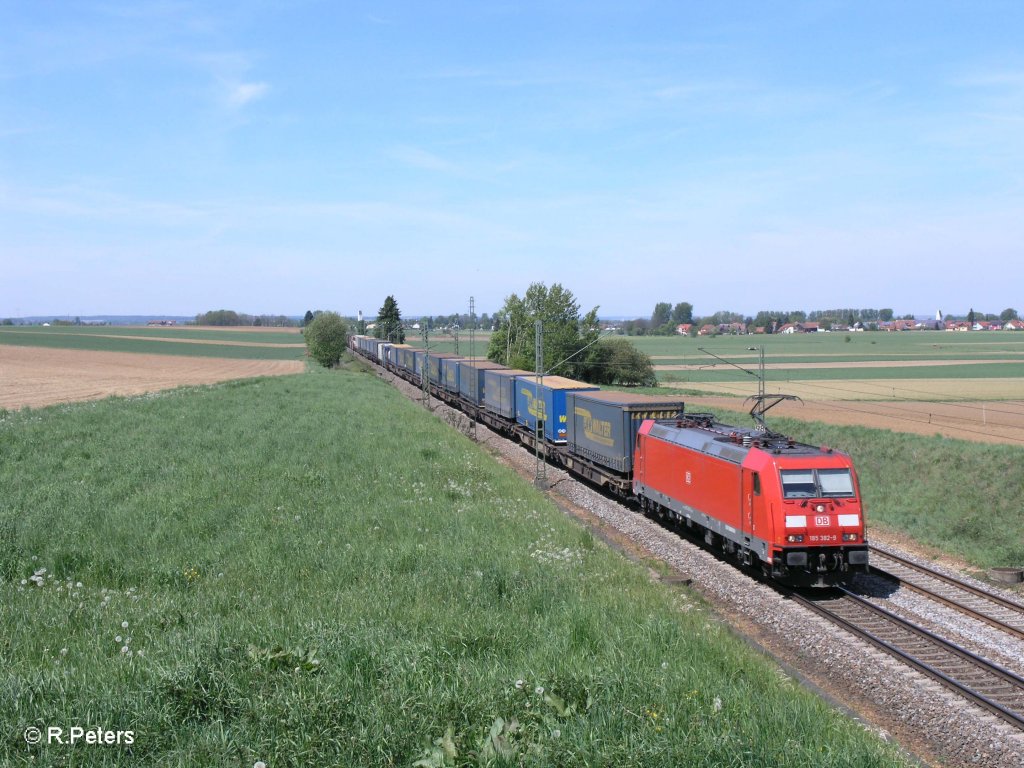 185 382-9 mit LKW-Walter bei Taimering nach Passau. 07.05.11