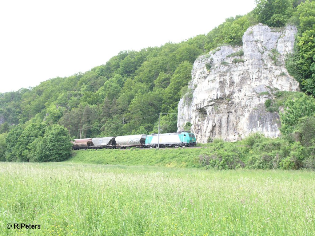 185 550 mit Getreidezug bei Matting. 29.05.10