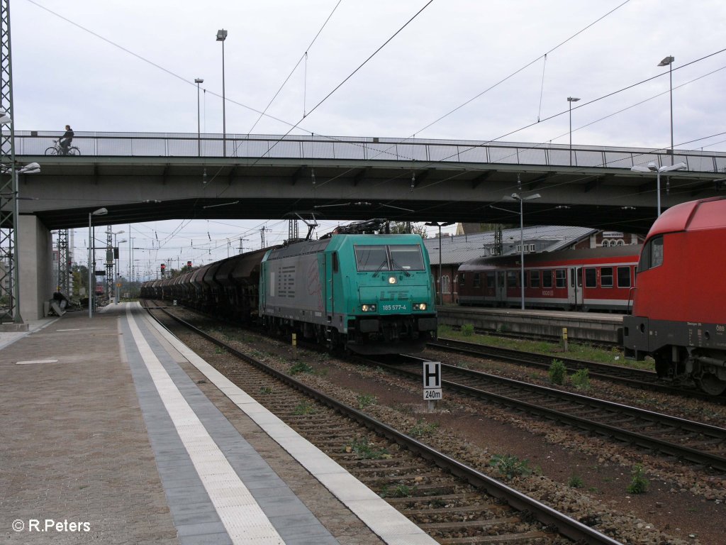 185 577-4 zieht ein getreidezug durch Regensburg HBF. 05.10.09