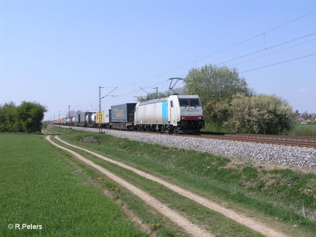 185 635-0 mit LKW-Walter bei Moosham. 21.04.11