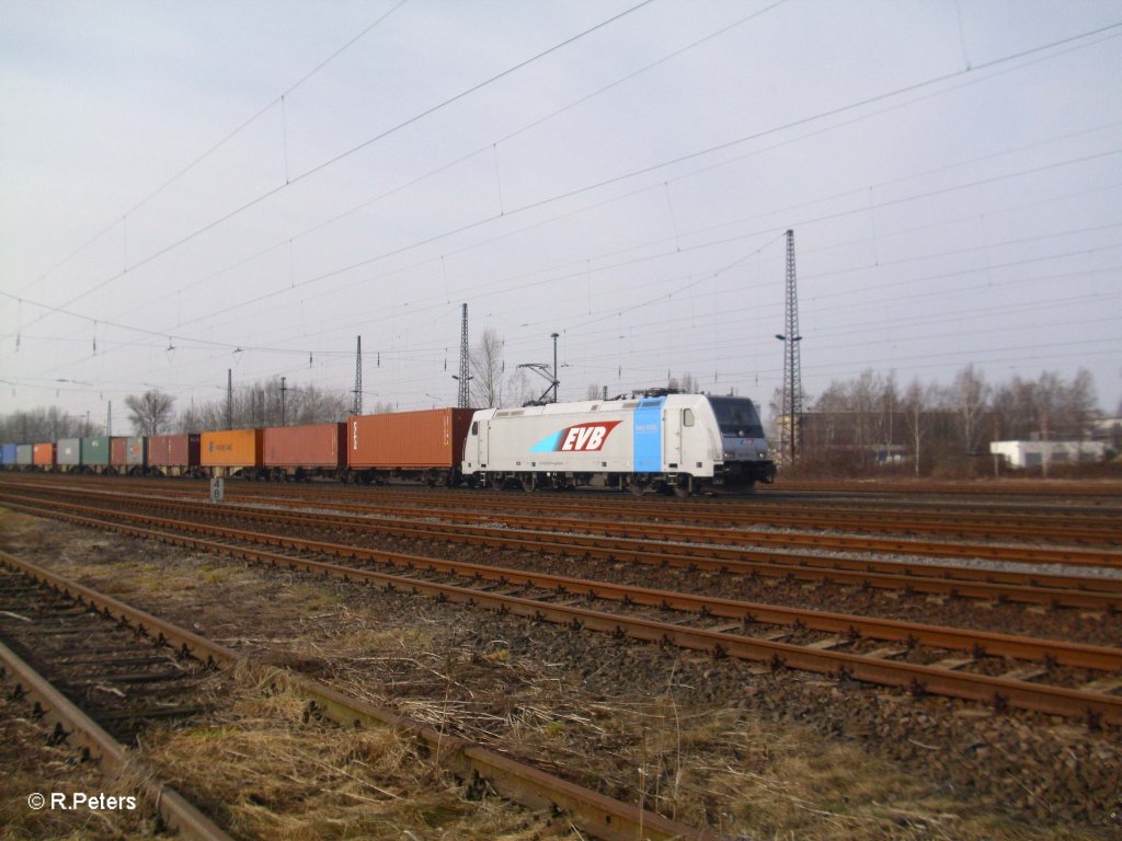 185 676-4 mit Containerzug in Leipzig Schnefeld. 12.03.11