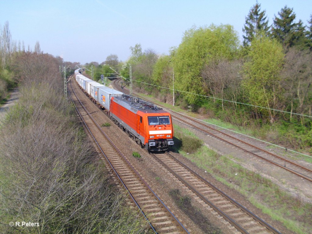 189 003-7 fuhr mit einem Containerzug in Schkeuditz ein. 23.04.10