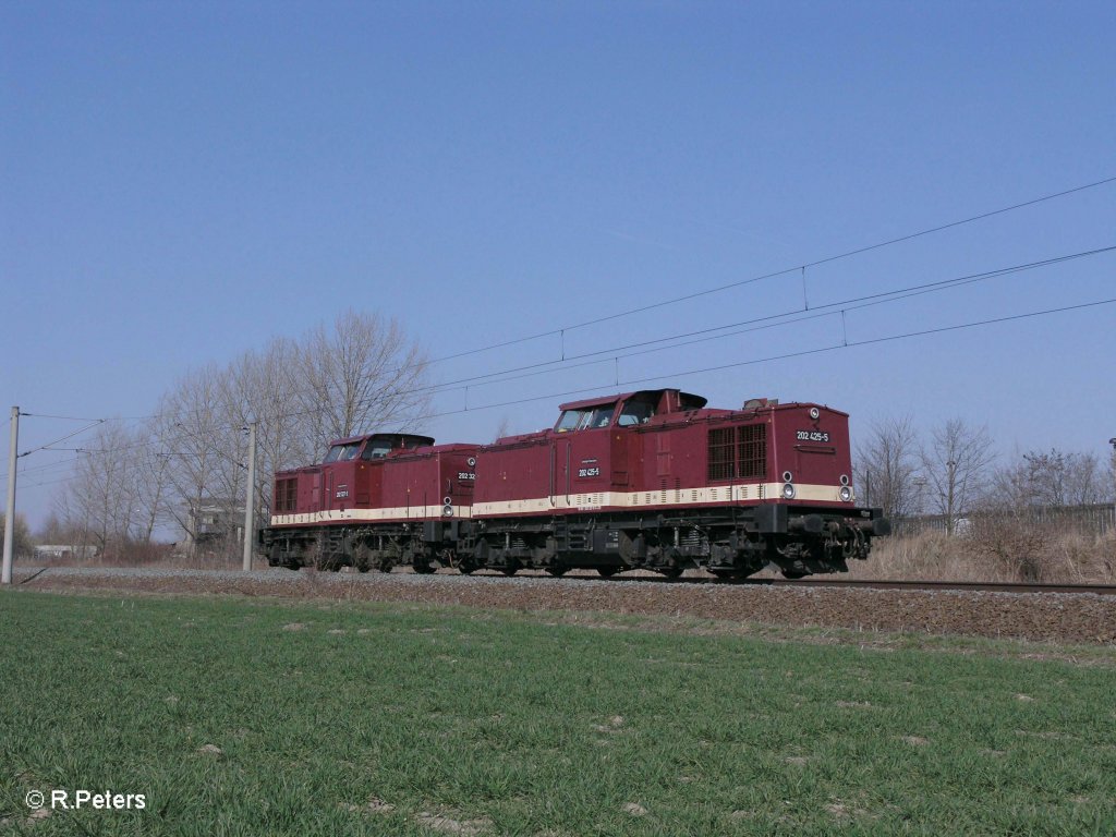 202 425-5 und 203 327-3 kurz vor Leipzig bei Podelwitz. 29.03.11