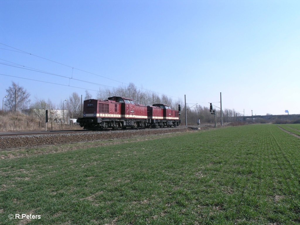 202 425-5 und 203 327-3 kurz vor Leipzig bei Podelwitz. 29.03.11