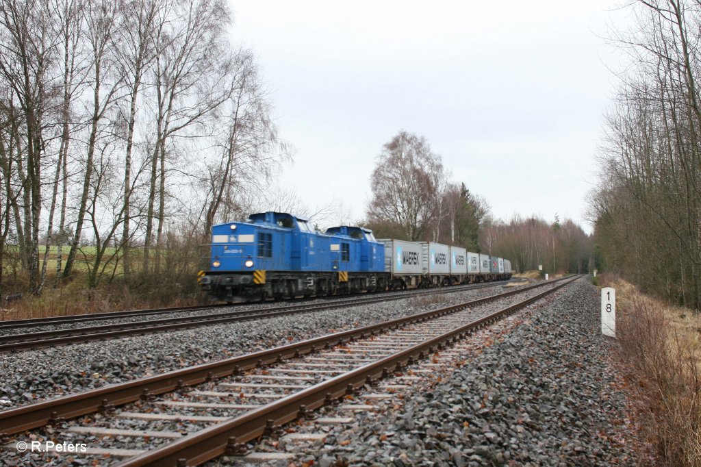 204 033-9 + 204 013 mit dem Containerzug Hof - Wiesau ATW bei Schnfeld. 14.12.11