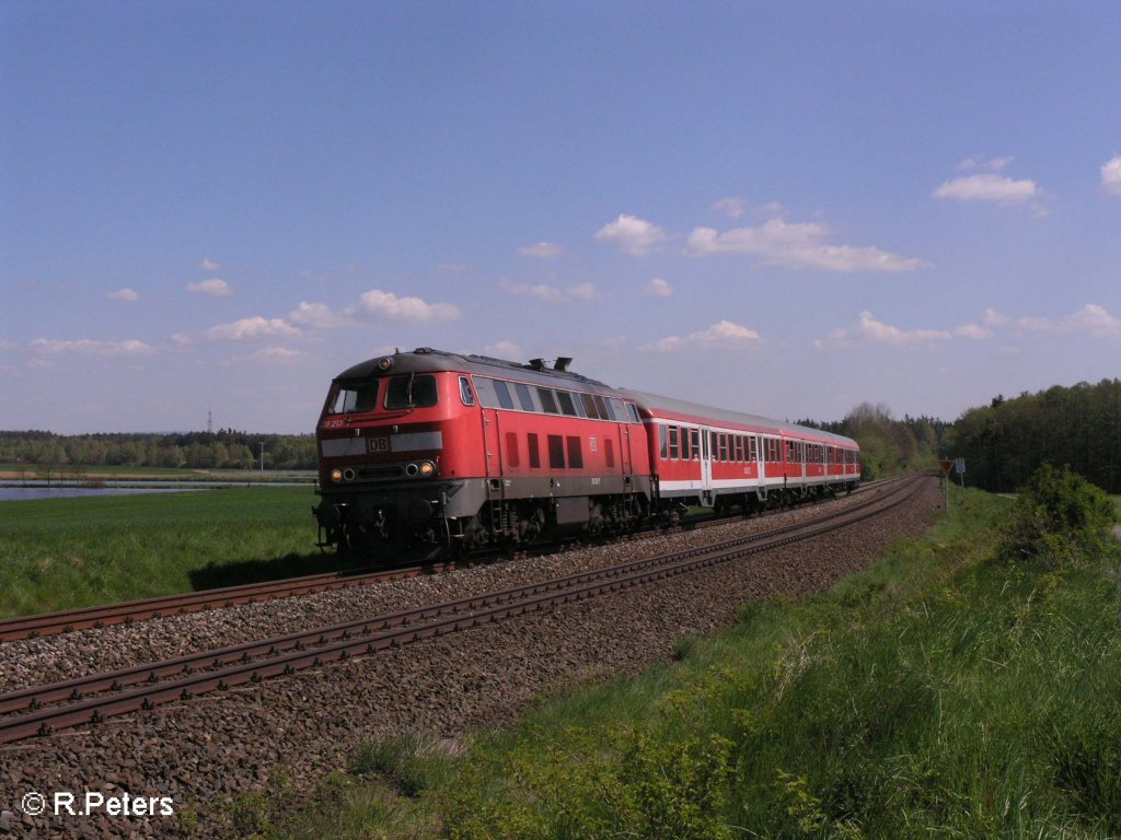 218 213-7 zieht bei Oberteich einen Schler-Verstrkungszug. 09.05.08