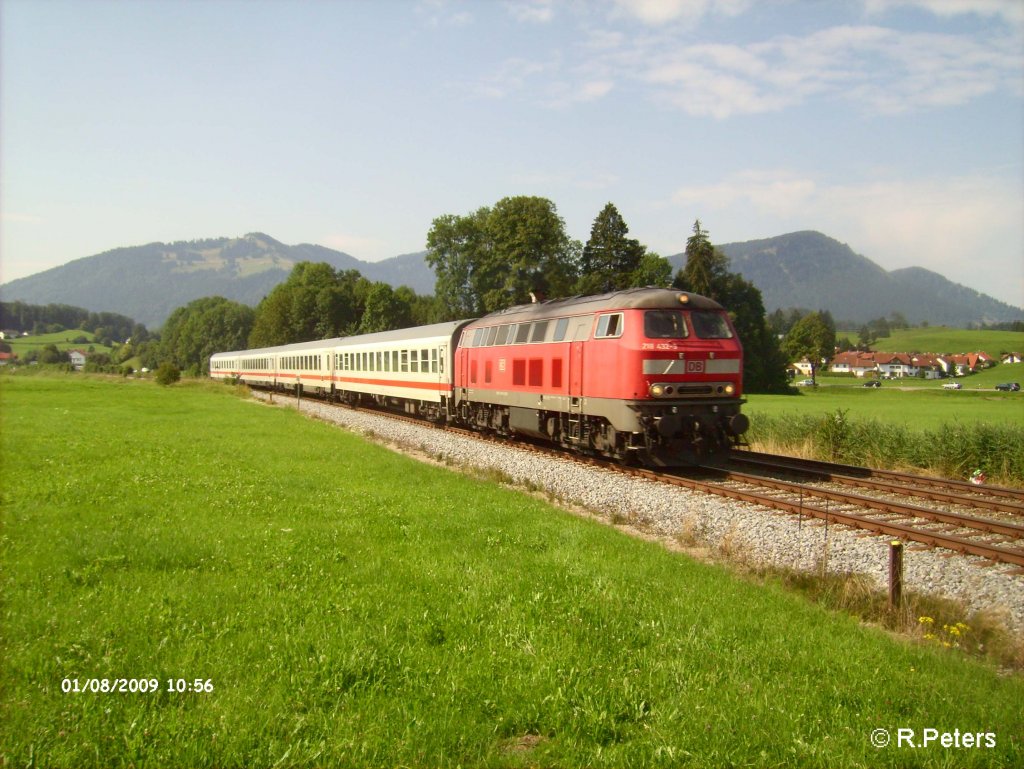 218 432-3 zieht bei Flecken den IC2084 Hamburg Altona. 01.08.09
