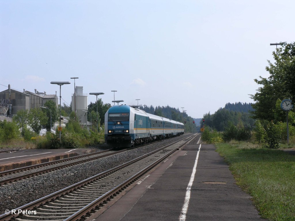 223 062 zieht den ALX37976 nach Hof durch Wunsiedel-Holenbrunn. 25.08.09
