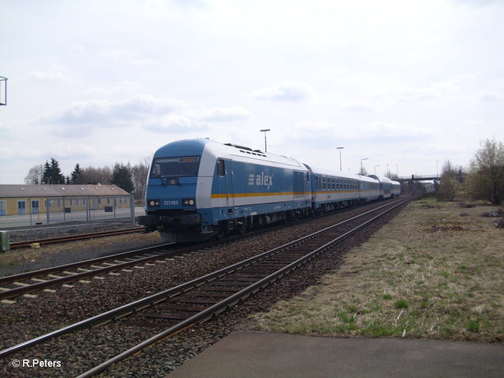 223 063 mit ALX84106 nach Hof in Wiesau. 05.04.11