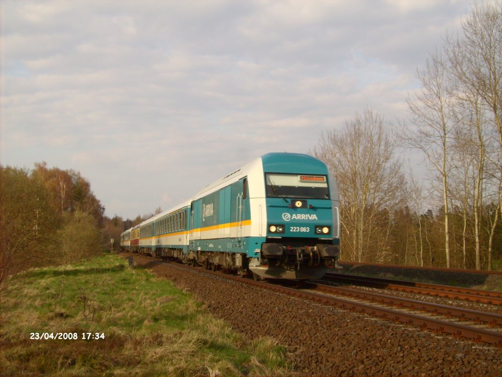 223 063 zieht bei Schnfeld ein Alex nach Mnchen. 23.04.08