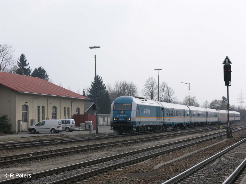 223 066 fhrt in Buchloe mit den ALX39961/38711 Mnchen HBF. 04.04.09
