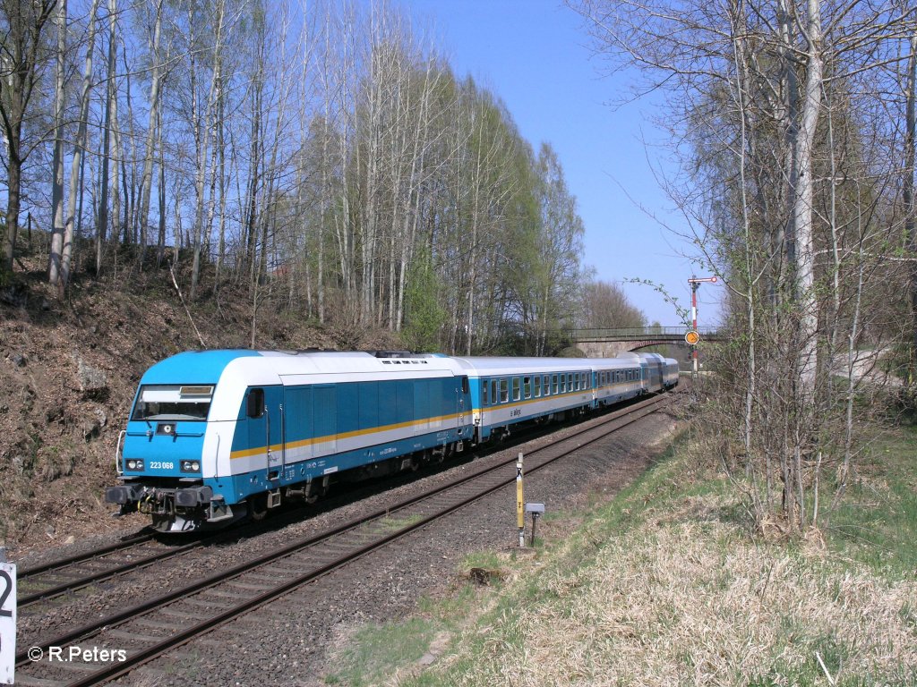 223 068 mit ALX84115 Hof - Mnchen in Reuth bei Erbendorf. 23.04.11