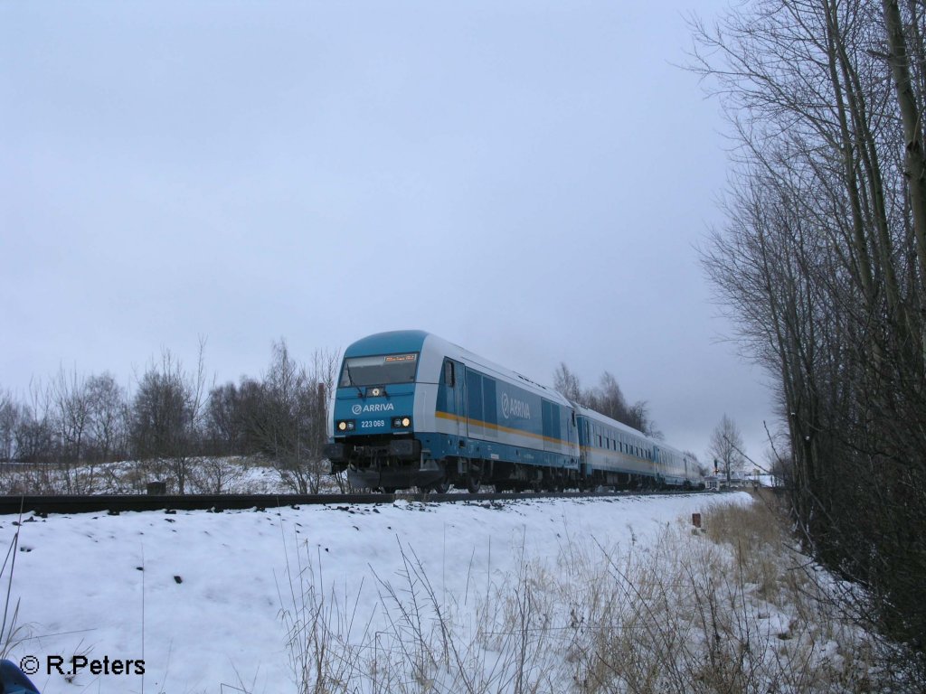 223 069 verlsst Wiesau/Oberpfalz mit den ALX37979 nach Mnchen. 14.12.08
