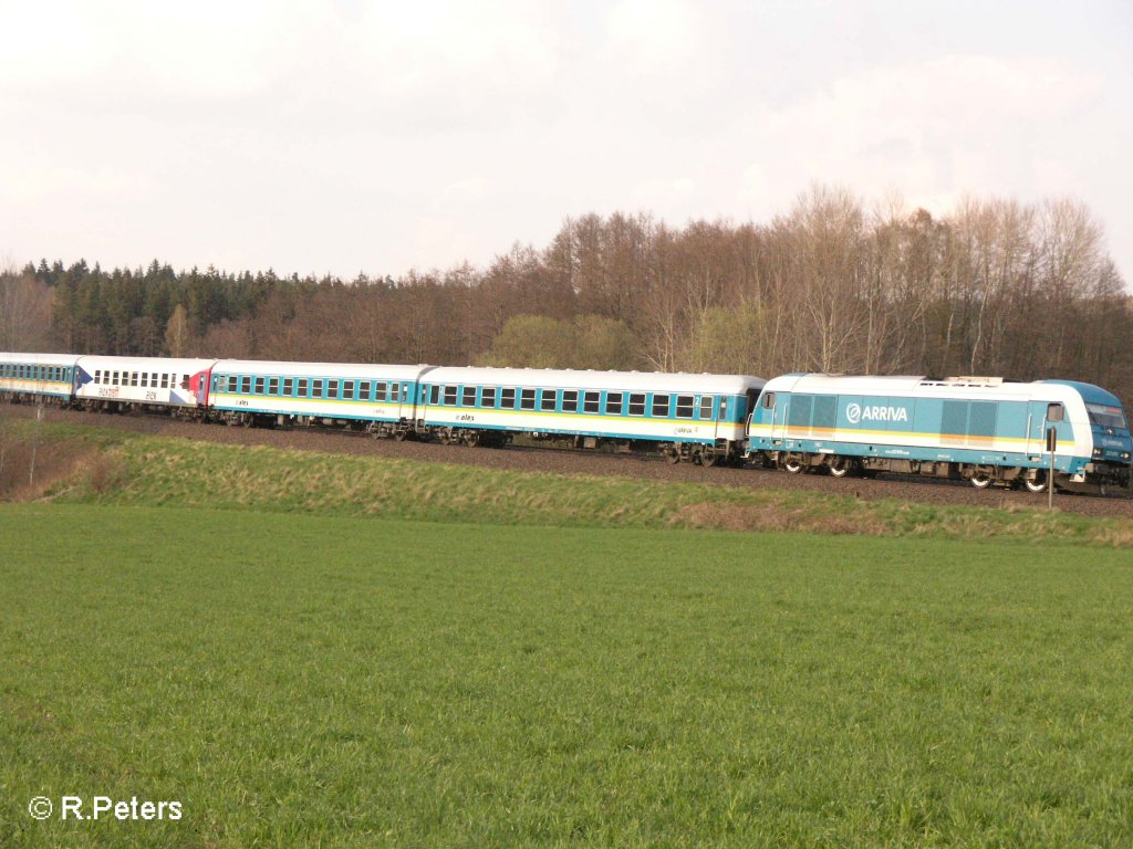 223 070 zieht den ALX37987 nach Mnchen durch die Kurve bei Oberteich. 26.07.08
