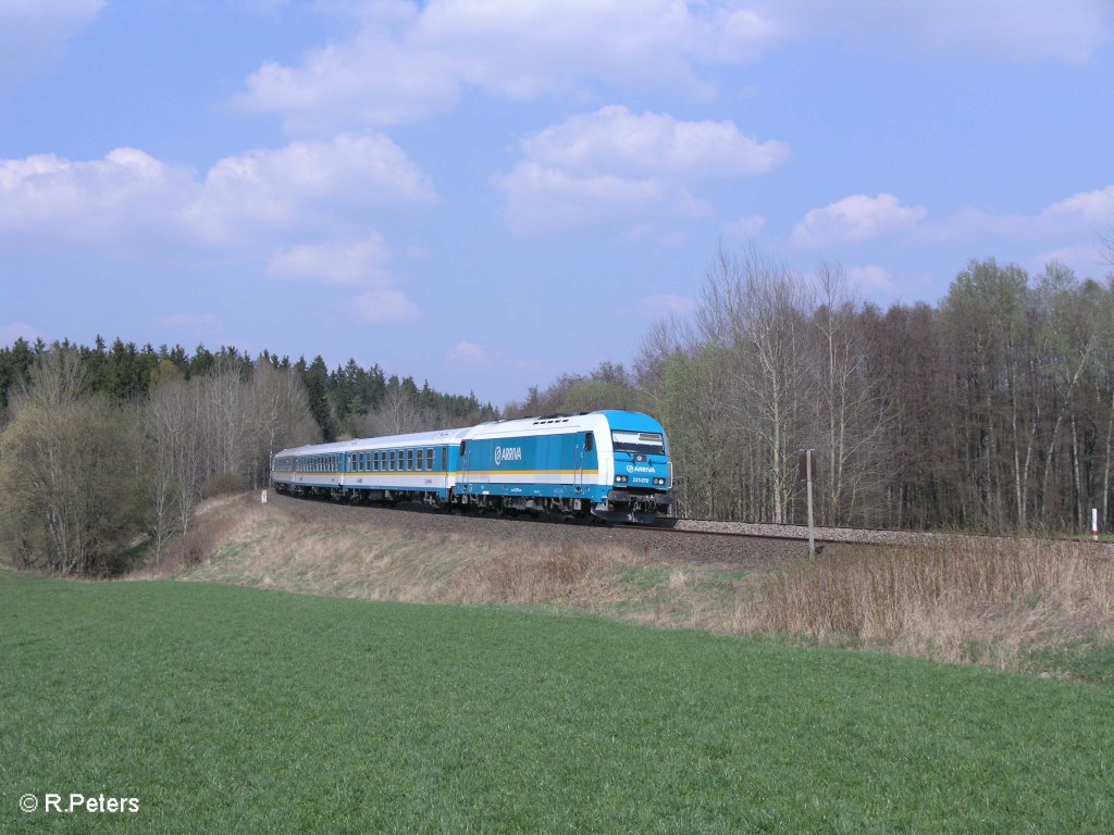 223 070 zieht bei Oberteich den ALX37983 nach Mnchen durch die Kurve. 13.04.09