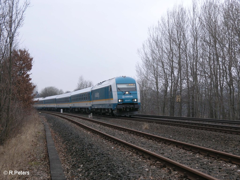 223 071 kommt mit den ALX37976 nach Hof bei Schnfeld durch die Kurve. 22.03.09
