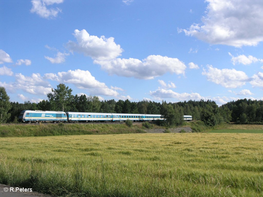 223 072 erreicht gleich Wiesau/Oberpfalz mit den ALX37980 nach Hof. 13.07.09