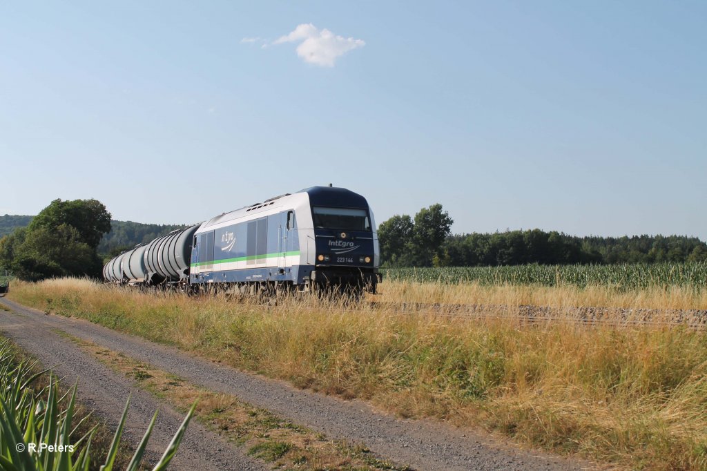 223 144 mit einem Kesselzug nach Weiden bei Oberteich. 28.07.13