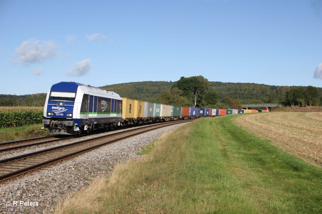 223 152 mit DGS95299 Containerzug nach Nrnberg bei Oberteich. 14.09.11
