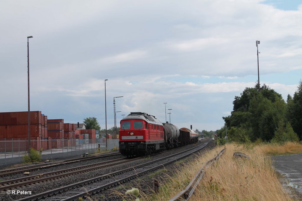 232 252-7 mit dem 45365 Nrnberg - Cheb bei der durchfahrt in Wiesau. 30.07.13