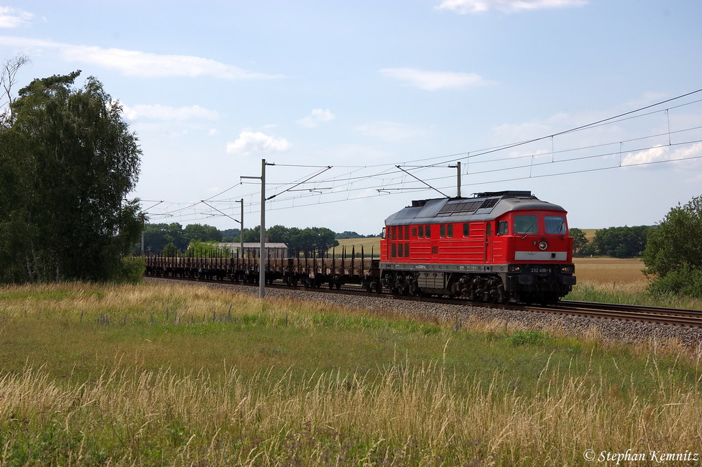 232 498-6 DB Schenker Rail Deutschland AG mit einem gemischtem Gterzug aus Brandenburg Altstadt bei Nennhausen und fuhr in Richtung Wustermark weiter. 29.06.2012