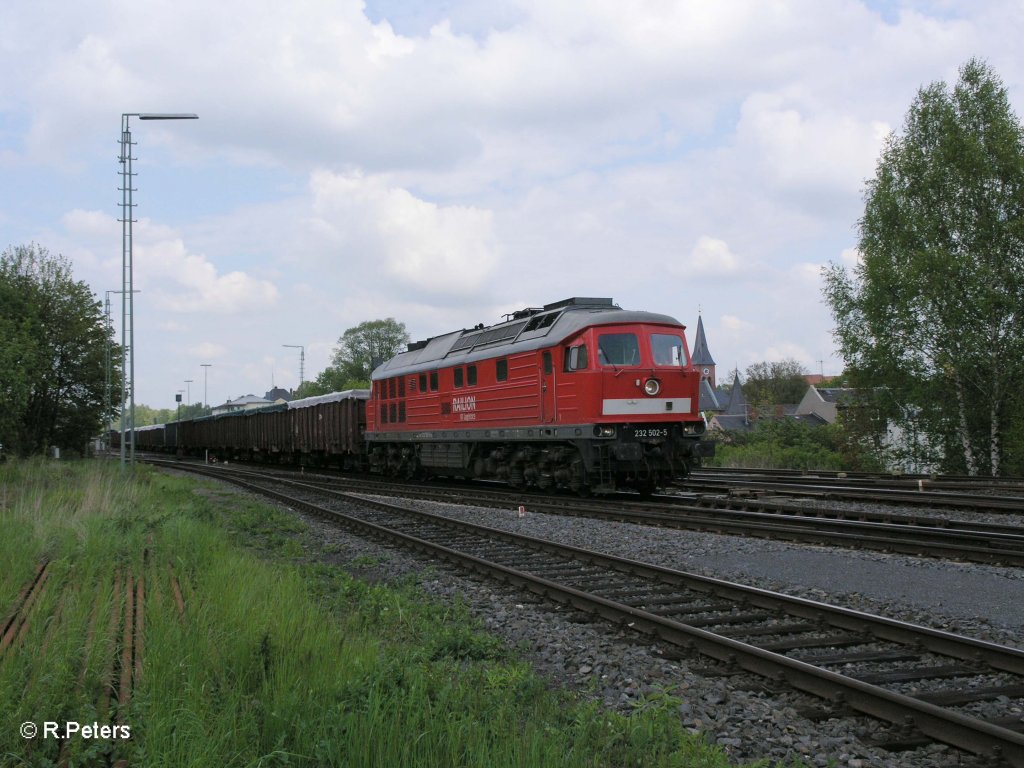 232 502-5 zog mit einem Kalkzug durch Marktredwitz nach Nrnberg. 22.05.10