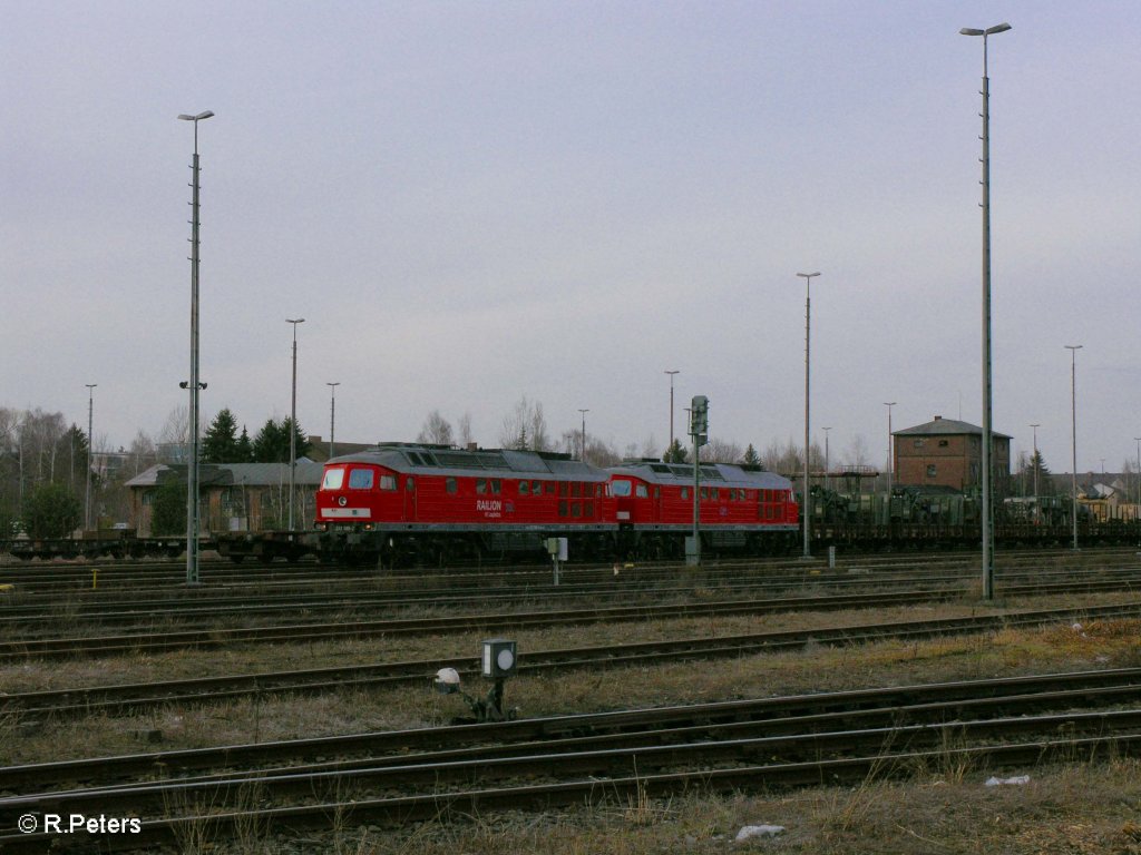 232 589-7 und 475 stehen in Weiden mit einem Militrtransport der Amis zur abfahrt bereit. 25.03.10