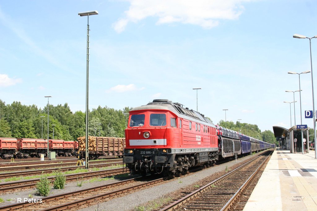 232 686-6 mit Citrn Autozug in Marktredwitz. 29.05.11