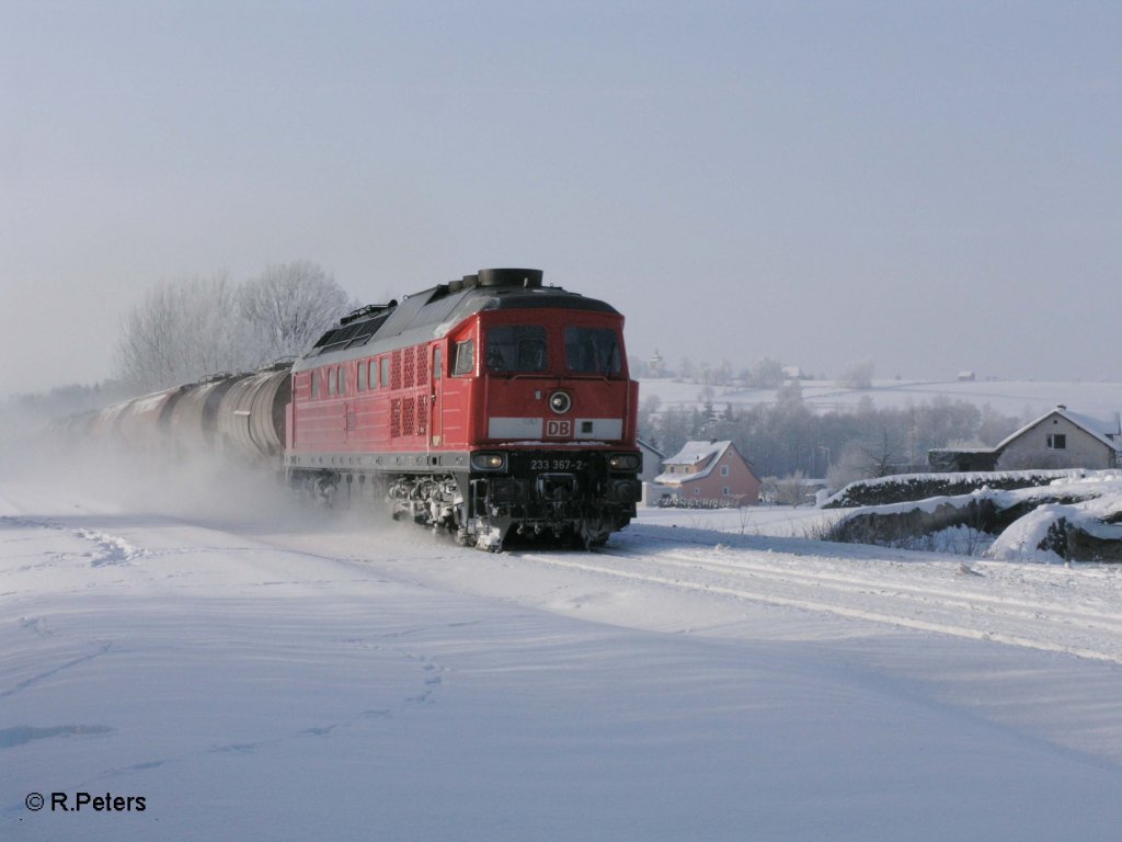 233 367-2 mit dem FIR 51736 bei Schnfeld auf dem Weg nach Hof. 29.12.10