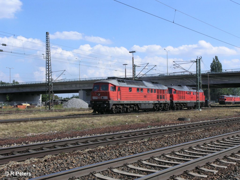 233 373-0 und 232 131-3 verlassen Regensburg Ost. 27.08.09