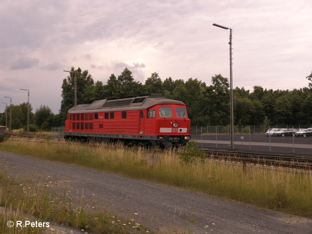 233 451-4 rollt solo durch Wiesau/Oderpfalz. 21.07.08