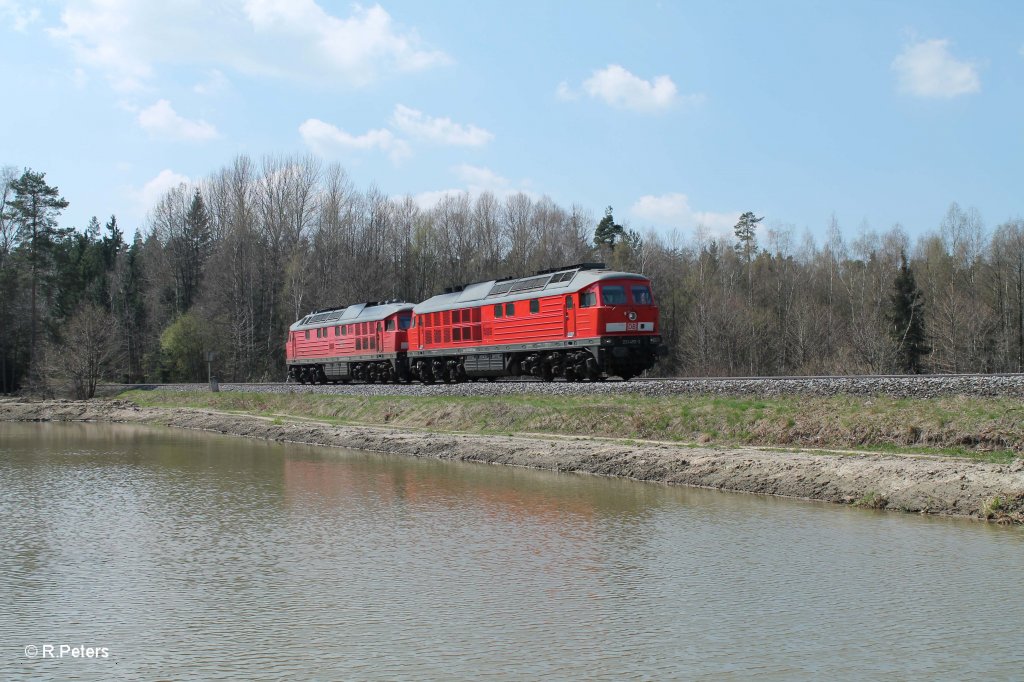 233 452-2 und 232 601-5 als Lz nach Marktredwitz sdlich von Wieesau. 25.04.13