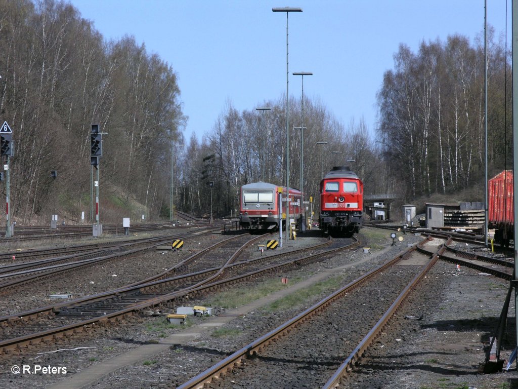 233 525-5 neben 928 in Marktredwitz. 10.04.11