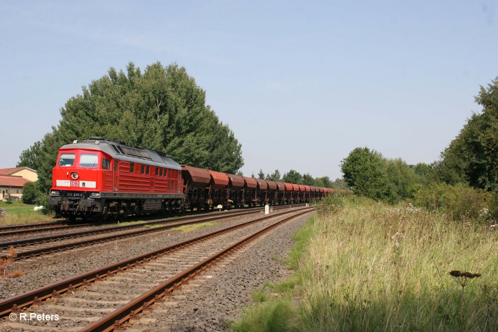 233 698-0 mit CFN 62725 Schotterzug aus Pechbrunn bei Schnfeld. 23.08.11