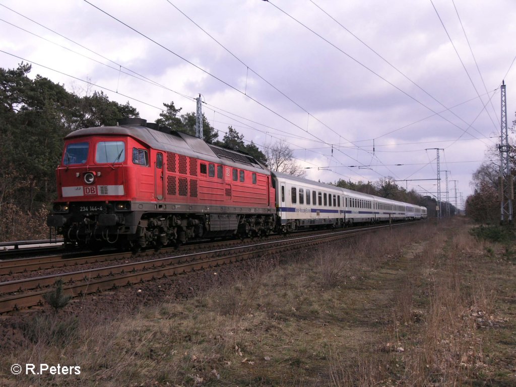 234 144-4 zieht bei Berlin-Friedrichshagen ein BWE EC44 Berlin. 19.03.08