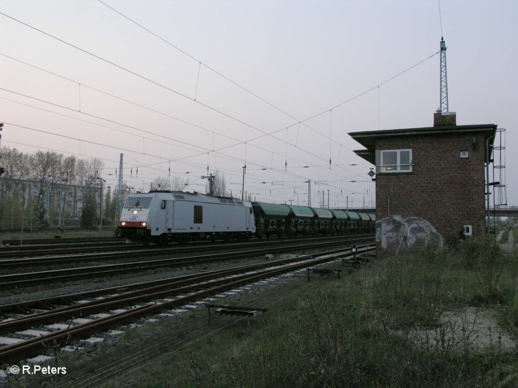 285 104-5 mit Schotterzug in Eisenhttenstadt. 17.04.11