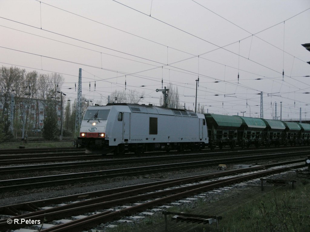 285 104-5 mit Schotterzug in Eisenhttenstadt. 17.04.11