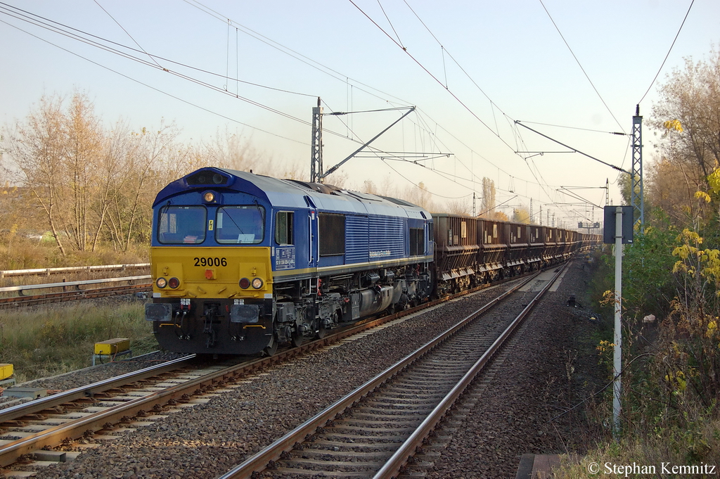 29006 (266 028-0) Beacon Rail Leasing Ltd mit einem Fals & Faeeprrs Gterzug in Berlin Hohenschnhausen Richtung Karower Kreuz unterwegs. 29.10.2011