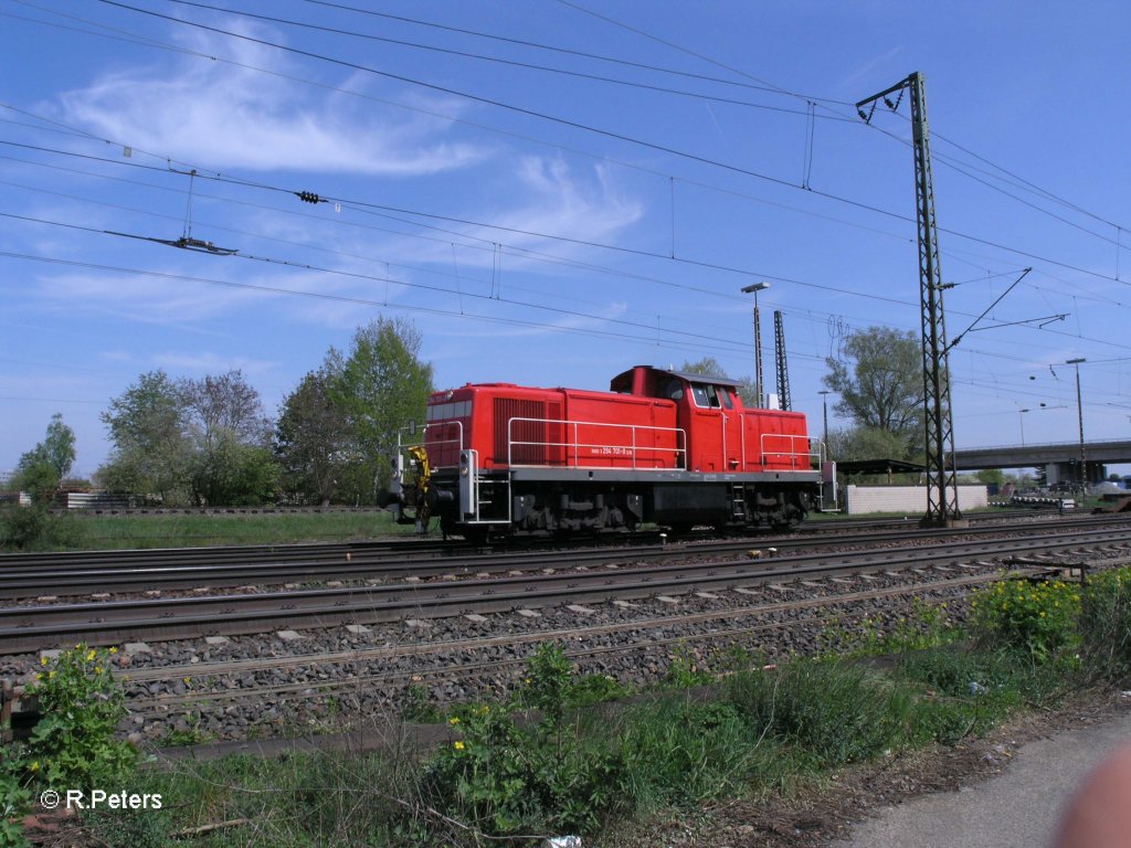 294 701-8 setzt in Regensburg Ost um . 29.04.10