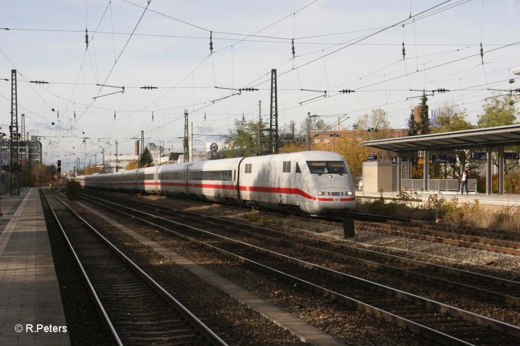 401 008-8  Lichtenfels  als Leer ICE am Heimeranplatz in Mnchen. 04.11.10