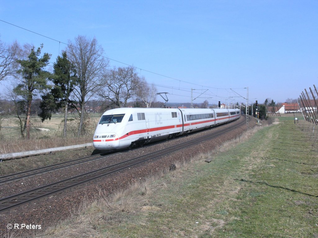 401 071-5  Heusenstamm  mit Unbekannten ICE bei Rohrbach. 24.03.11