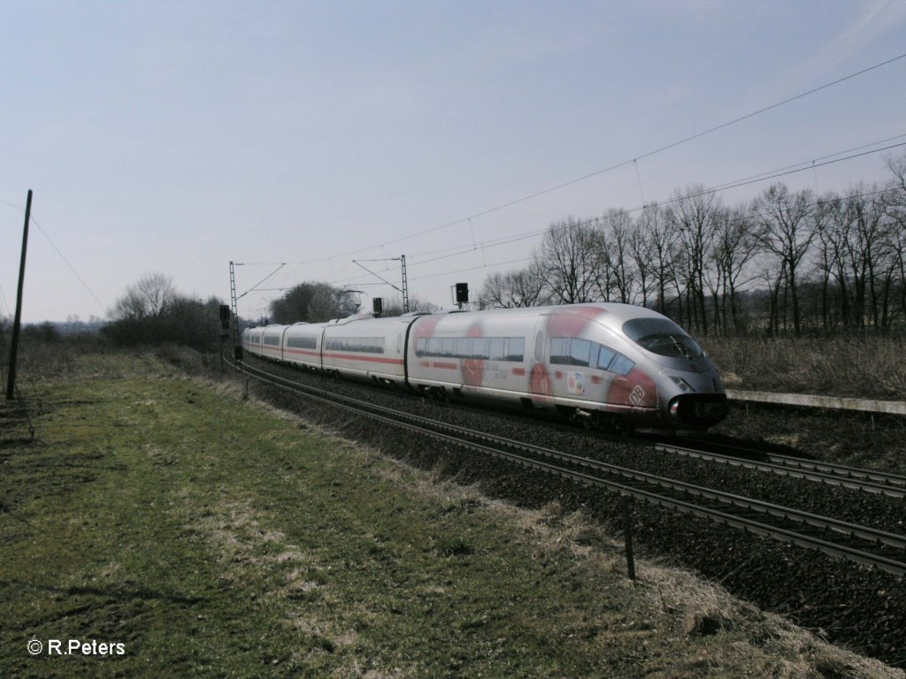 403 054-0 Frauenfussball als ICE 783 Hamburg – Mnchen. 24.03.11

