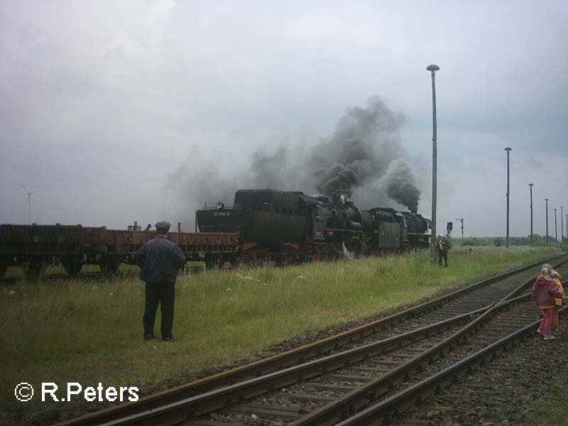 41 1231-4 und 52 8184-5 ziehen den Fotogterzug. Mai 2006